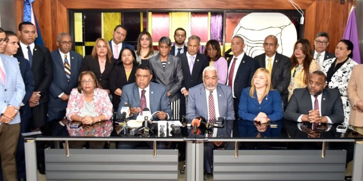 Bloque de diputados del PLD afirman Danilo Medina es el padre del desarrollo turístico de Pedernales