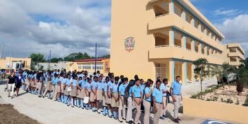 Educación exhorta a los docentes reintegrarse a las aulas este martes