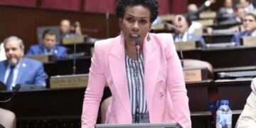 Diputada pasa a formar parte del PLD