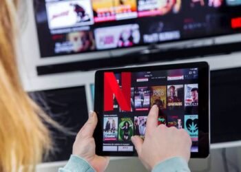 Netflix anuncia que cobrará por compartir contraseña con quienes no vivan en la misma casa.