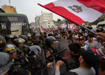 Las protestas se intensifican en Perú; ya van más de 48 muertos