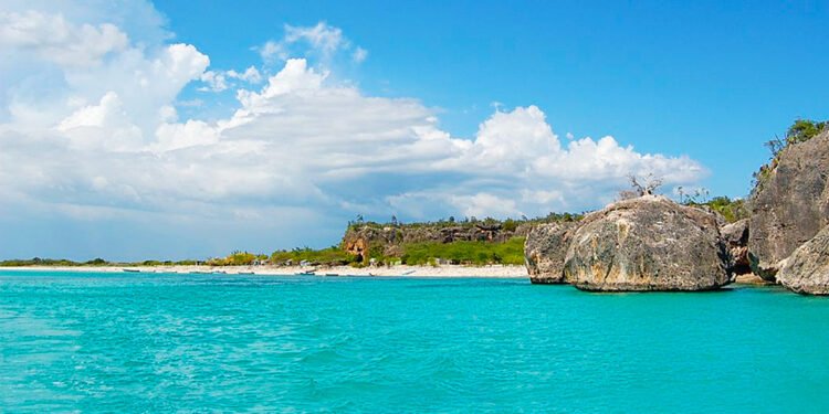 El presidente Abinader propone al Congreso traspasar en fideicomiso terrenos turísticos de Pedernales