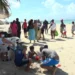 Malestar de vacacionistas por altos precios de servicios en playa de Boca Chica