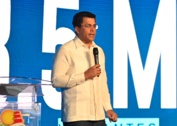 Ministro busca en FITUR nuevos acuerdos para impulsar el turismo