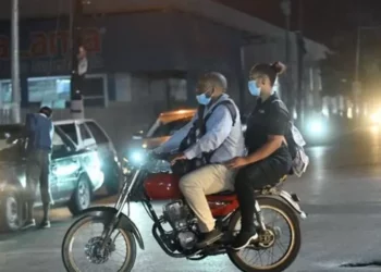 Afirman que prohibir la circulación de motocicletas después de las 11 de la noche es inconstitucional