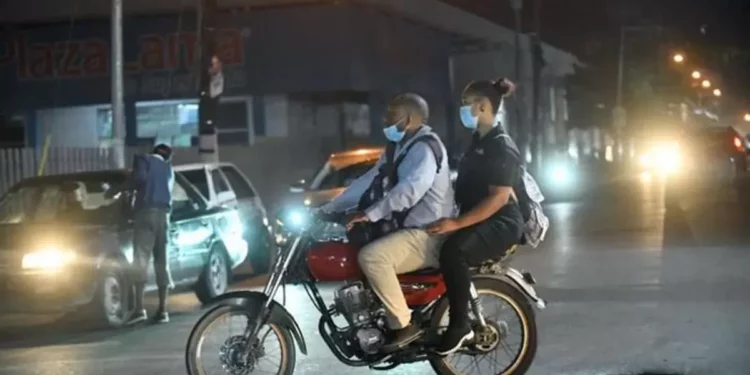 Afirman que prohibir la circulación de motocicletas después de las 11 de la noche es inconstitucional