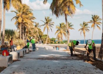 Carolina Mejía destaca avance de los trabajos de la calle parís y el malecón