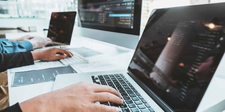 Identifican trabajos en tecnología en los que puede ganas hasta 100,000 dólares