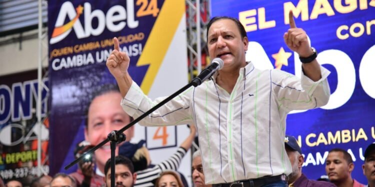 Abel Martinez afirma gobierno no le importa el país, la juventud, ni las madres solteras