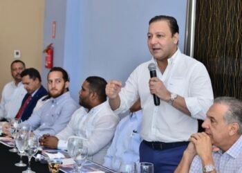 Abel Martínez acusa al Gobierno de usar el presupuesto nacional para comprar dirigentes del PLD