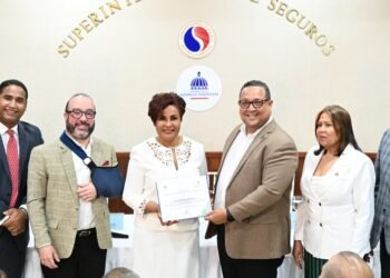 Superintendencia de Seguros recibe el más alto galardón en capacitación entregado por el INAP