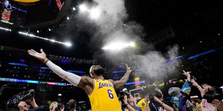 LeBron James se convierte en el máximo anotador en la historia de la NBA