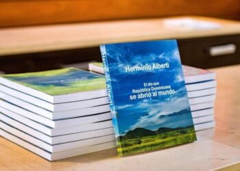Ponen en circulación el libro “El día que RD se abrió al mundo” en Casa de Campo Resort
