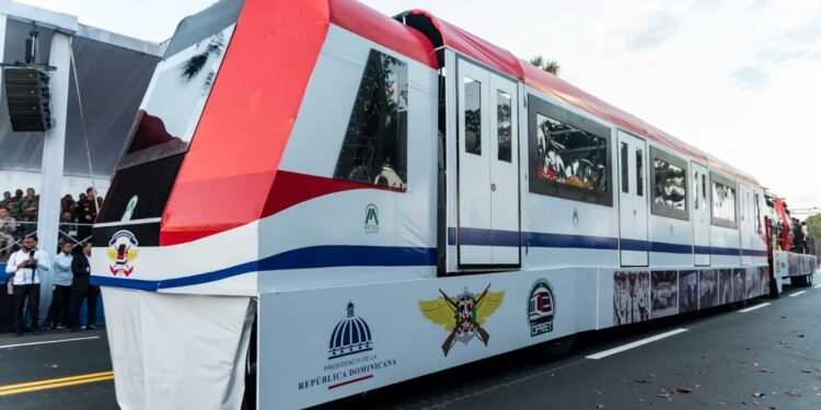 «Vagón» del Metro y cabinas del Teleférico en desfile militar