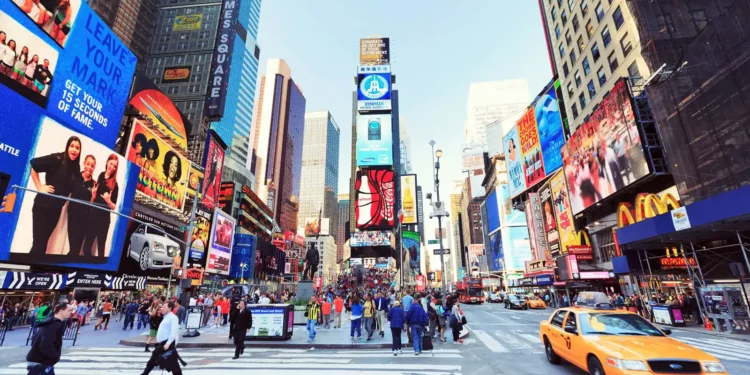 NY ya no exigirá vacuna anticovid a funcionarios y abre puerta a los despedidos