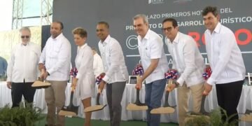 El presidente  Abinader da inicio a la construcción dos hoteles en Pedernales