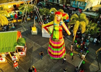 Ayuntamiento de Fantino  construye gigante Roba La Gallina