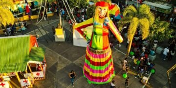 Ayuntamiento de Fantino  construye gigante Roba La Gallina