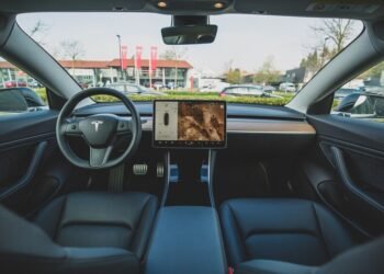 EEUU investiga las funciones de autoconducción de Tesla
