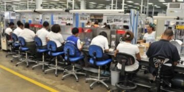 Semana de cuatro días reduce estrés y mantiene productividad, según estudio