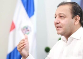 Abel Martínez califica proyecto de ley de migrante que cursa en el Senado dominicano de “alta traición”