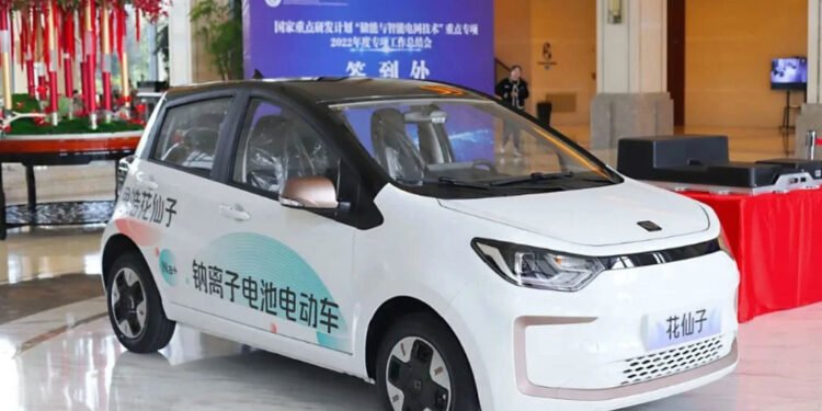 Automotriz china presenta el primer auto eléctrico equipado con baterías de iones de sodio