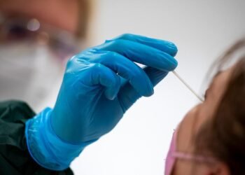 El COVID prolongado debe ser tratado como una enfermedad neurológica, advirtieron científicos de EEUU