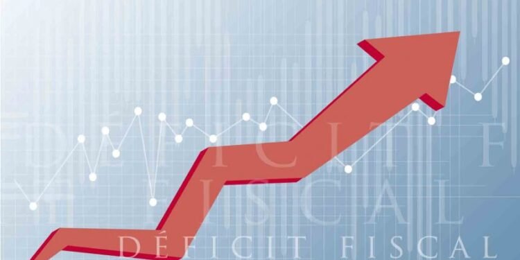 Economista explica sigue siento elevado el déficit fiscal.