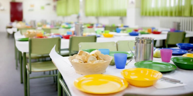 Estado Unidos establece reducir la sal y el azúcar en comidas escolares