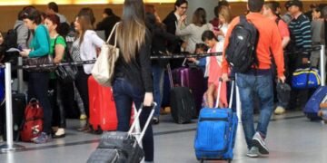 Encuesta revela  que el 46 % de los dominicanos tiene la intención de emigrar