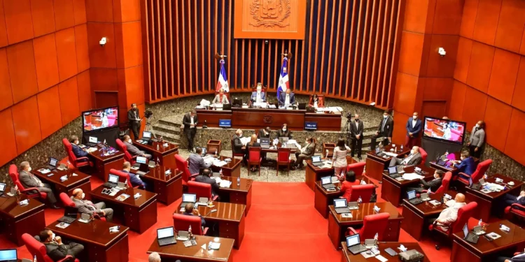 Senado dominicano estudia un proyecto de ley de acogida inmigrantes sometido por el Poder Ejecutivo