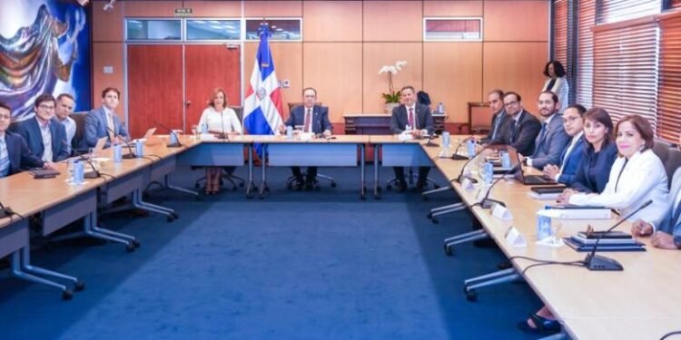 Gobernador del Banco Central resalta crecimiento de economía dominicana ante ejecutivos del Bank of América