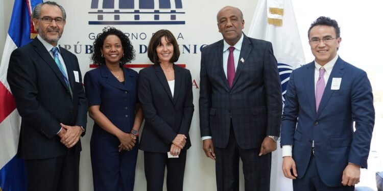 El Banco Interamericano de Desarrollo (BID)  interesado en fortalecer el sistema eléctrico dominicano