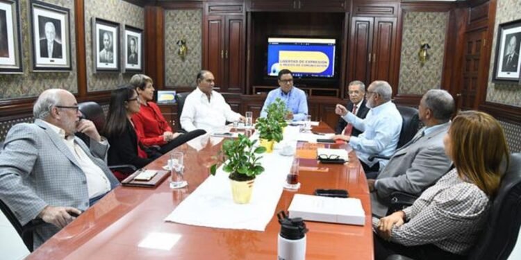 Comisión Consultiva para la Ley de Libertad de Expresión y Medios de Comunicación abre plazo para recibir propuestas