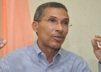 Enriquillo Matos expresidente del Colegio Médico Dominicano (CMD)denuncia atropello de agentes de la Policía Nacional