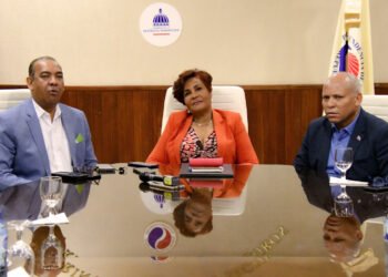 Josefa Castillo y Ministro de Obras Públicas buscan mecanismos para asegurar obras del Estado