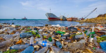 Alertan sobre un aumento “sin precedentes” plástico en océanos