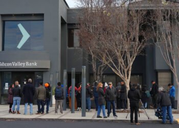 América Latina reacciona con cautela ante caso de bancos EE.UU.