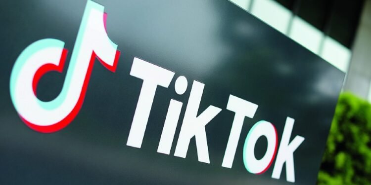 El CEO de TikTok admitió ante el Congreso de EEUU que directivos de su empresa matriz pertenecen al Partido Comunista Chino