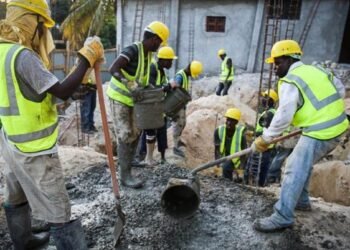 Proponen regularizar haitianos que trabajan en la construcción