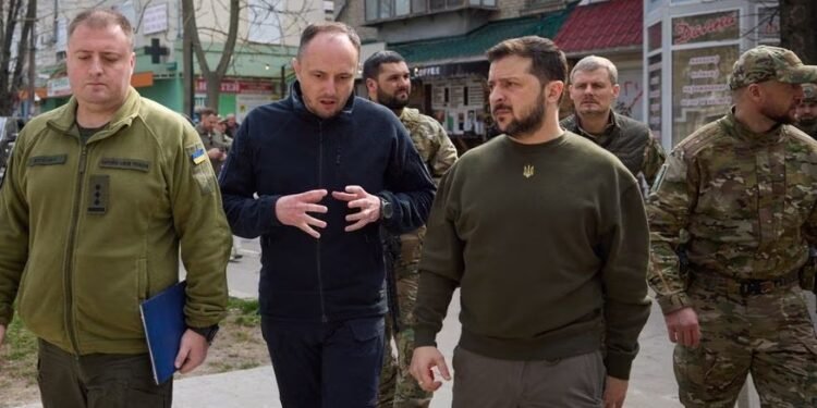 Ucrania «reconstruirá todo» lo destruido por Rusia, dice Zelenski