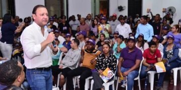Abel Martínez pide al Gobierno de RD bajar el precio de la gasolina