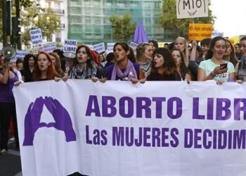 Feministas reciben Día de la Mujer con el debate sobre el aborto y las tres causales
