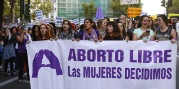 Feministas reciben Día de la Mujer con el debate sobre el aborto y las tres causales