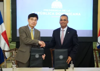 Ministerio de la Presidencia y agencia de Corea del Sur firman acuerdo para evaluación de construcción de aeropuerto en Pedernales