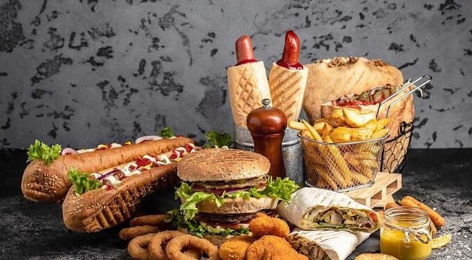 ¿En qué consiste el proyecto que busca prohibir “comida chatarra” y que escuelas sean equipadas con cocinas?