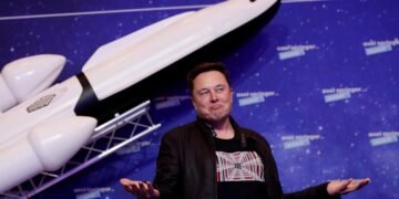 Musk espera lanzar nave espacial totalmente reutilizable el mes que viene