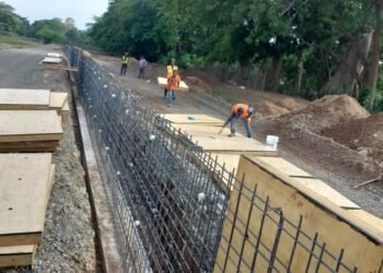 Sustituyen obreros dominicanos por haitianos en construcción del muro fronterizo en Dajabón
