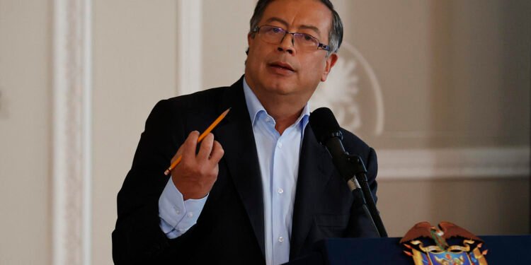 Petro ve importante celebrar elecciones en Venezuela