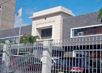 Gobierno gastó 301,454 millones primer trimestre; sube déficit 0.8 %